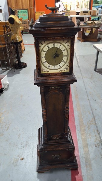 Lot 50 - CLOCK