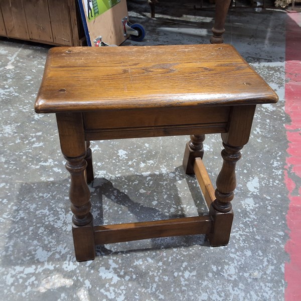 Lot 165 - OAK STOOL