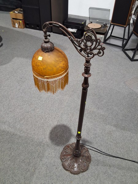 Lot 41 - FLOOR LAMP