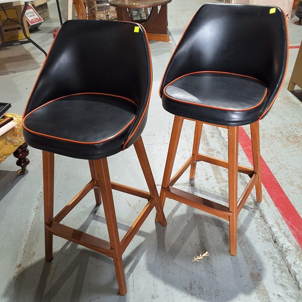 Lot 328 - BARSTOOLS