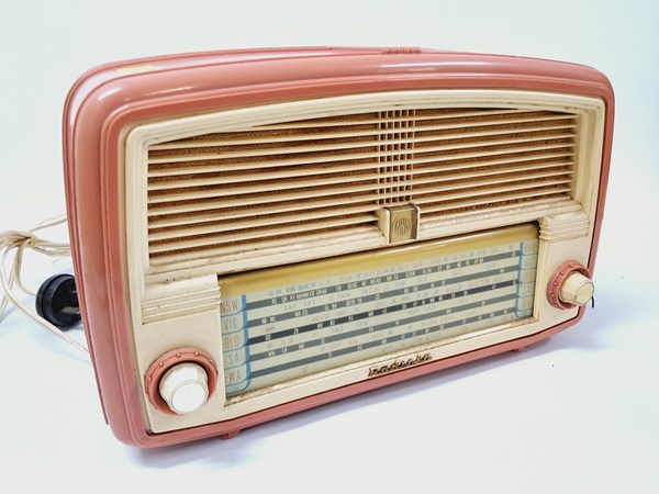 Lot 1261 - VINTAGE RADIO