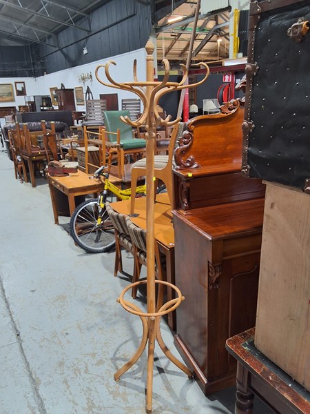 Lot 339 - HATSTAND