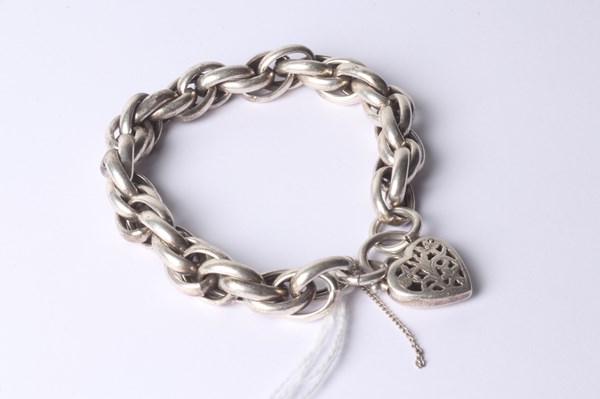 Lot 1025 - SILVER BRACELET