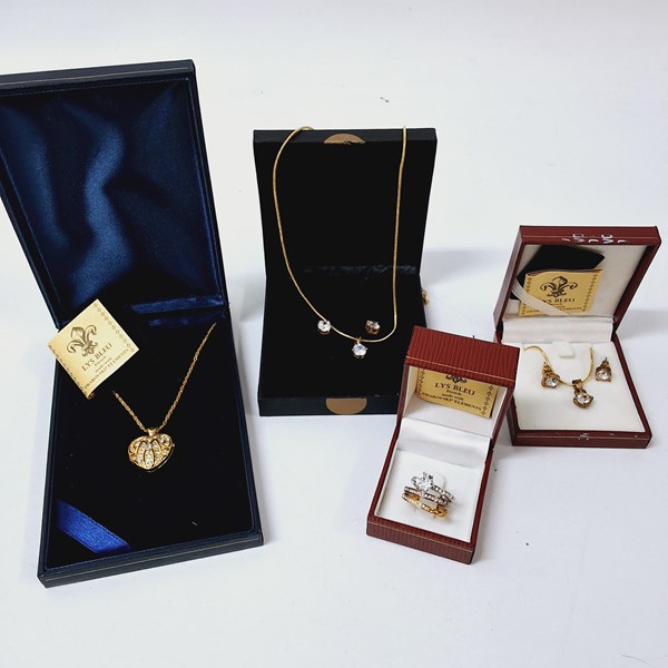 Lot 1034 - SWAROVSKI CRYSTAL SET JEWELLERY