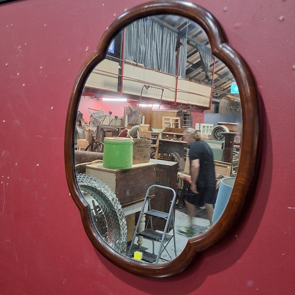 Lot 39 - WALL MIRROR