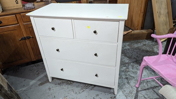 Lot 95 - CHEST OF DRAWERS