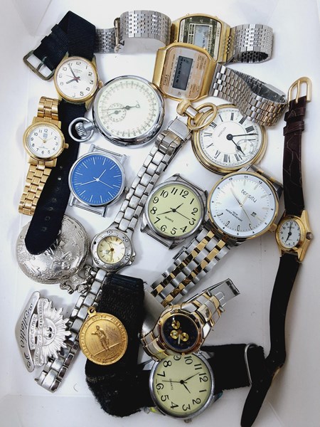 Lot 1066 - WATCHES