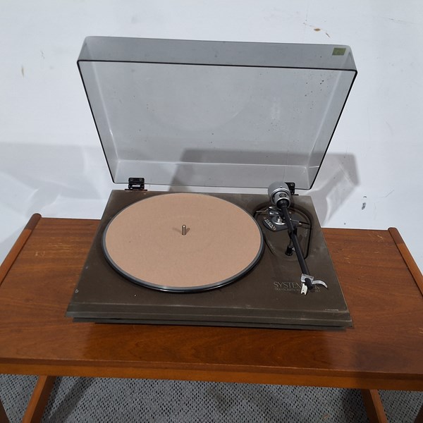 Lot 352 - TURNTABLE