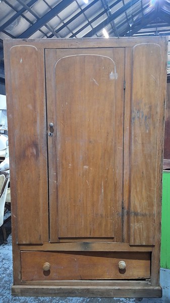 Lot 296 - WARDROBE