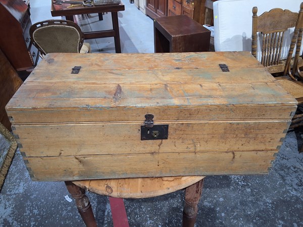 Lot 302 - TRUNK