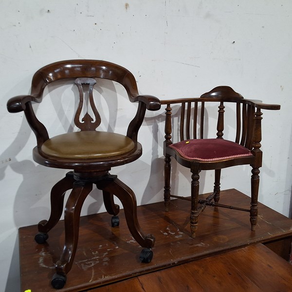 Lot 9 - CHAIRS