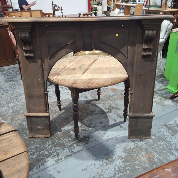 Lot 279 - FIREPLACE MANTEL