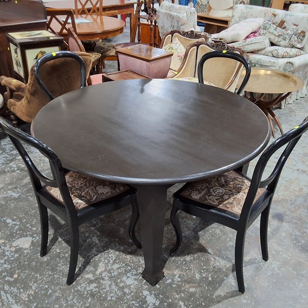 Lot 142 - DINING SUITE