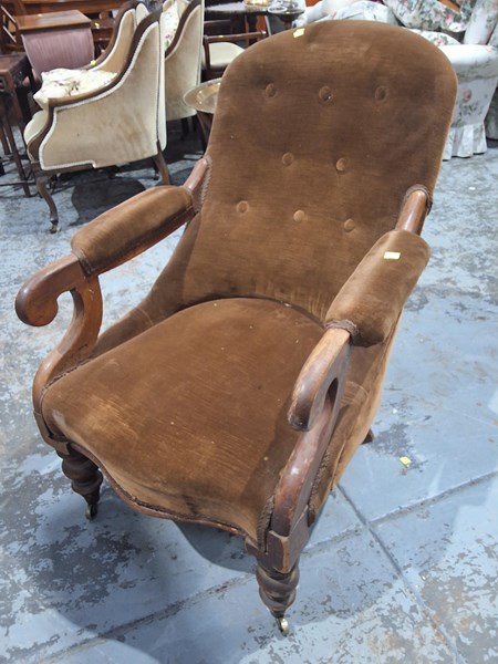 Lot 19 - SALOON CHAIR