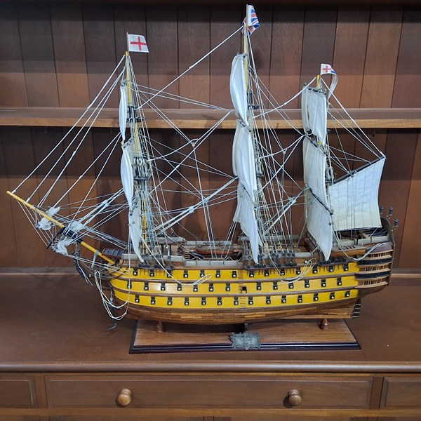 Lot 30 - SHIP MODEL