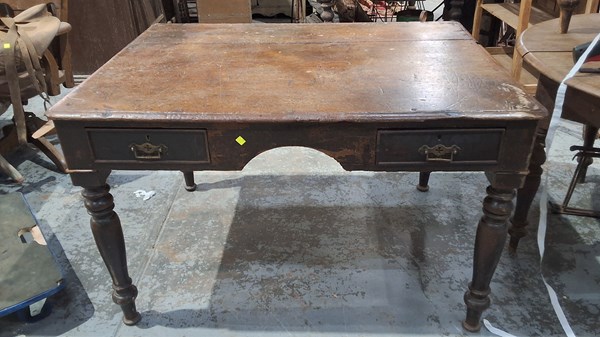 Lot 271 - DESK