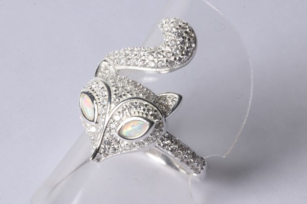 Lot 1021 - FOXY RING