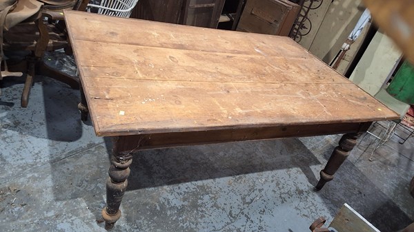 Lot 236 - DINING TABLE