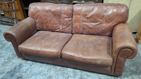 Lot 66 - LEATHER LOUNGE