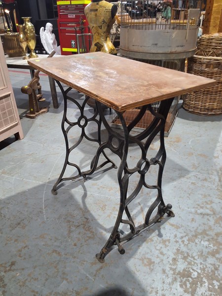 Lot 229 - GARDENING TABLE