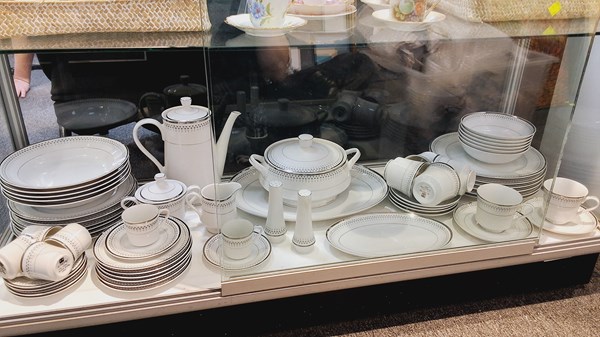 Lot 1161 - DINNER SERVICE