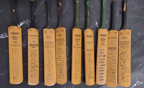 Lot 1405 - MINI CRICKET BATS