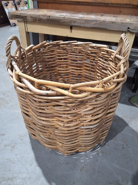 Lot 198 - WOOD BASKET