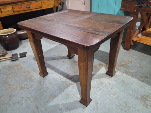 Lot 197 - BREAKFAST TABLE