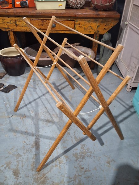 Lot 287 - CLOTHES AIRER