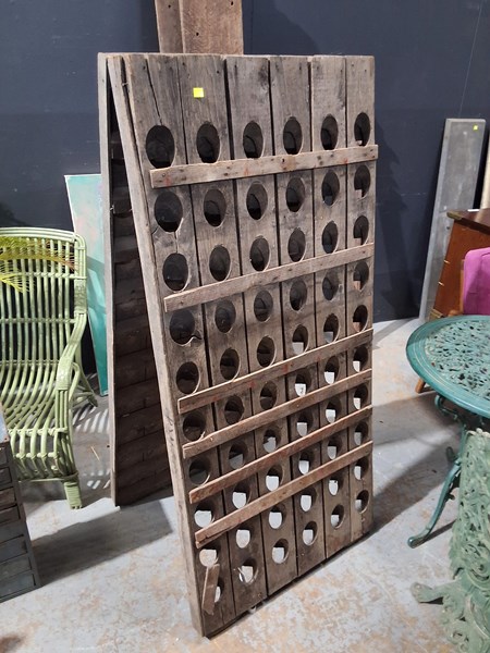 Lot 281 - RIDDLING RACK