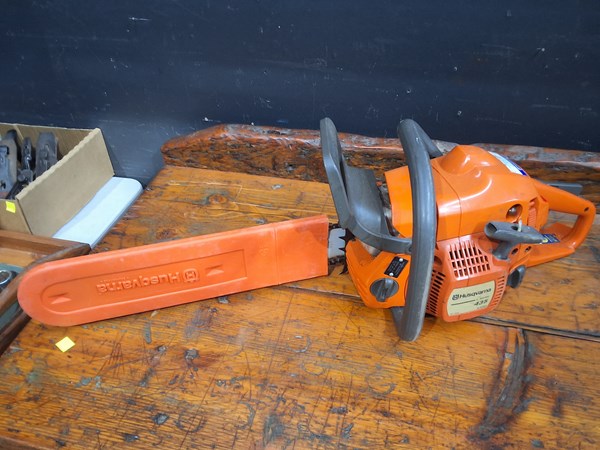 Lot 215 - CHAINSAW