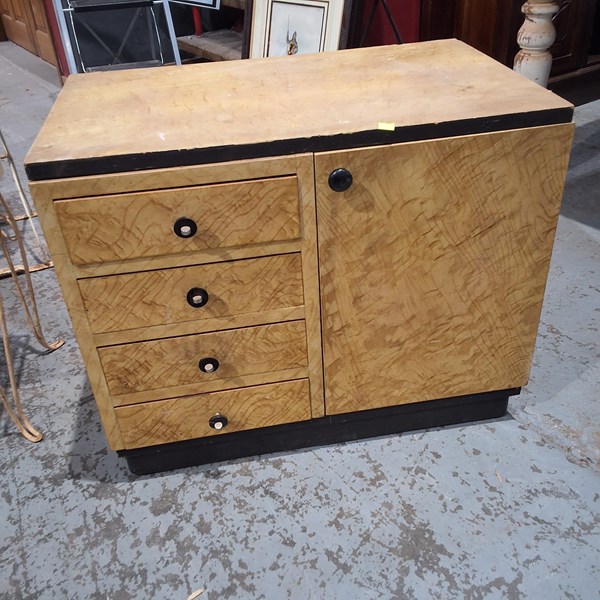 Lot 42 - PETITE CABINET