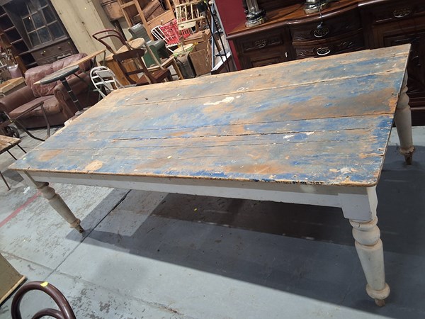 Lot 251 - DINING TABLE