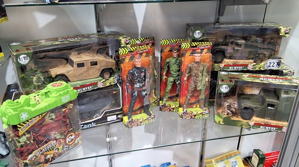 Lot 1416 - MILITARY VEHICLES AND FIGURINES