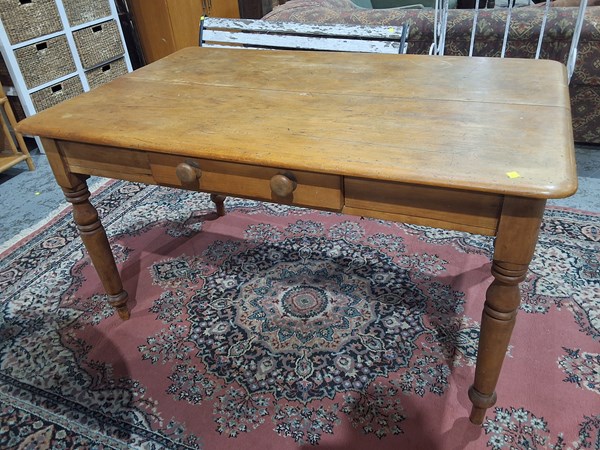 Lot 111 - KITCHEN TABLE