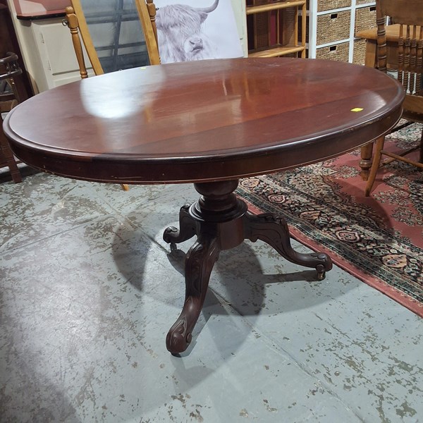 Lot 106 - DINING TABLE