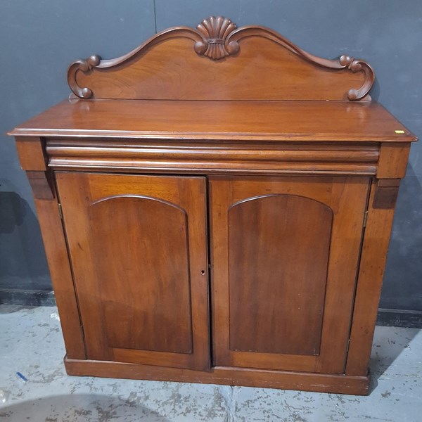 Lot 51 - CHIFFONIER