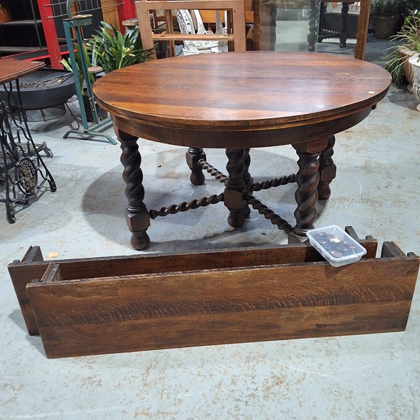 Lot 390 - DINING TABLE