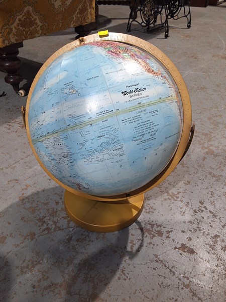 Lot 396 - WORLD GLOBE