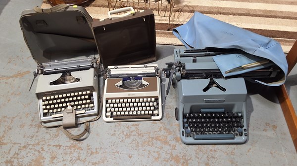 Lot 393 - TYPEWRITERS