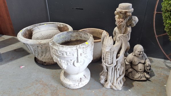 Lot 402 - GARDEN DECOR AND POTS