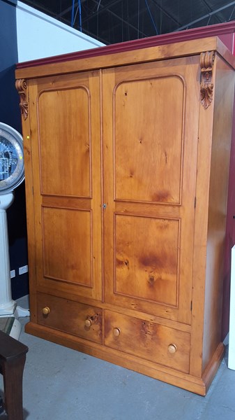 Lot 254 - LINEN PRESS