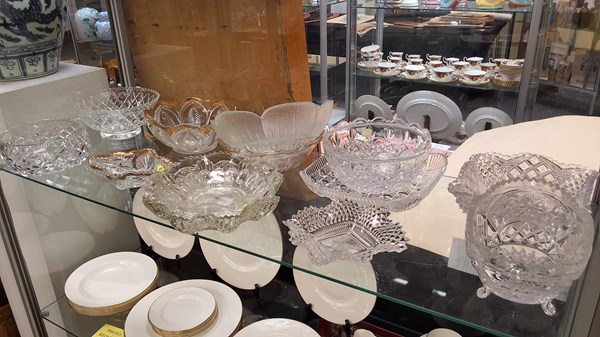 Lot 1336 - GLASSWARE