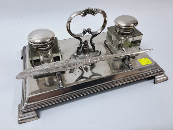 Lot 1062 - DESK STAND