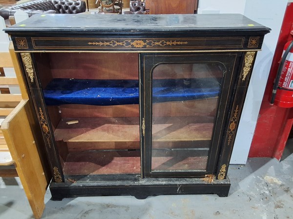 Lot 356 - DISPLAY CABINET