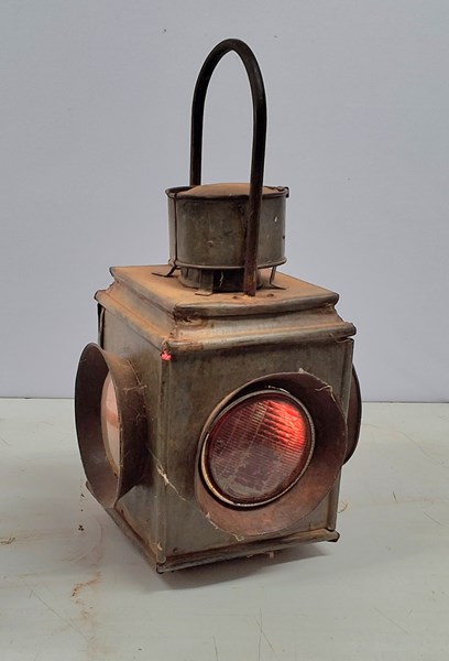 Lot 1250 - RAILWAY LAMP