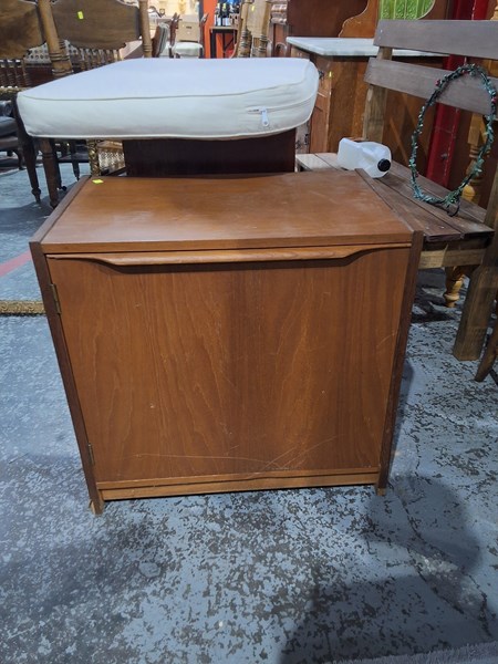 Lot 268 - BEDSIDE