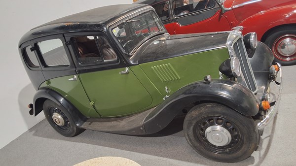 Lot 3 - MORRIS EIGHT