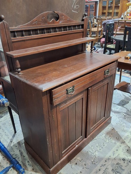 Lot 116 - CHIFFONIER