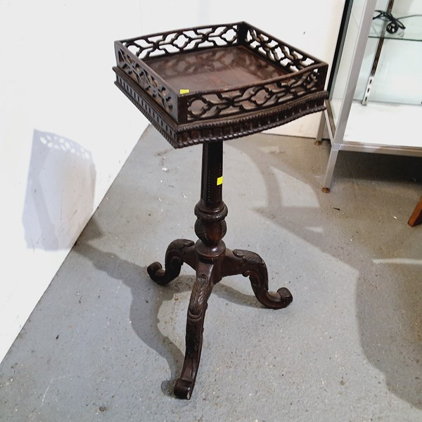 Lot 167 - PEDESTAL TABLE